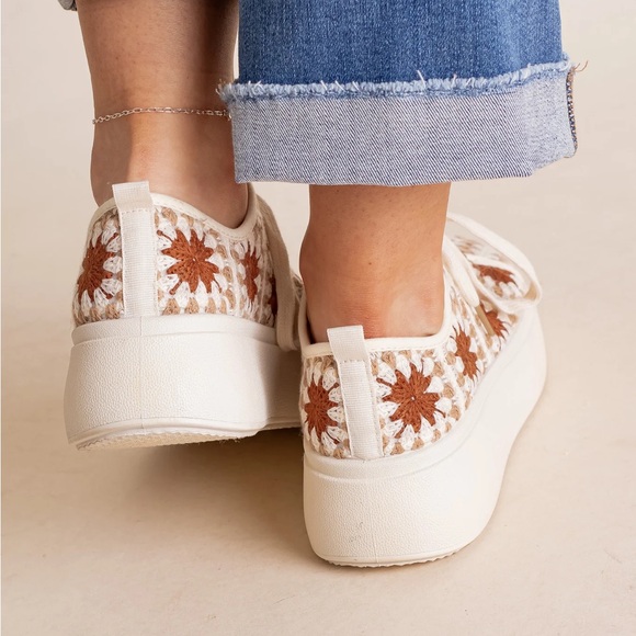 Crochet Platform Shoes - Picture 6 of 12